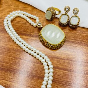 Cacholong pendant set