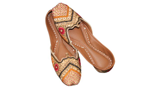 Sindhi Embroidery Khussa - Image 2